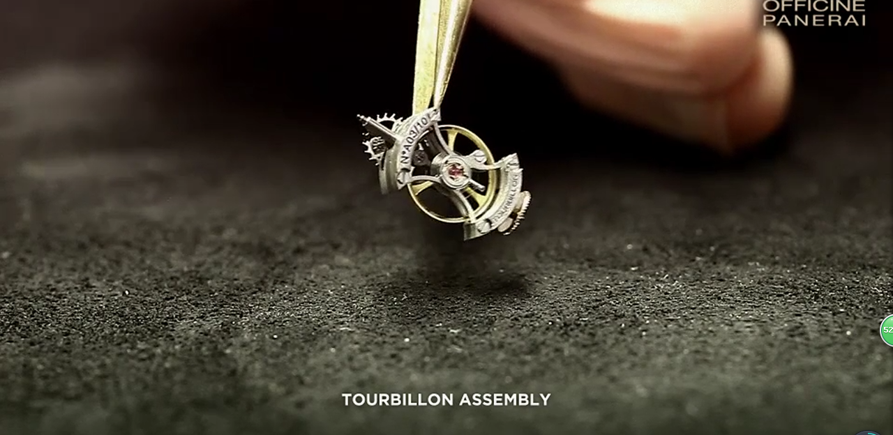 真力时售后服务中心电话（真力时手表表链凹痕）