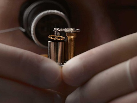 真力时售后电话服务（真力时表盘变色）