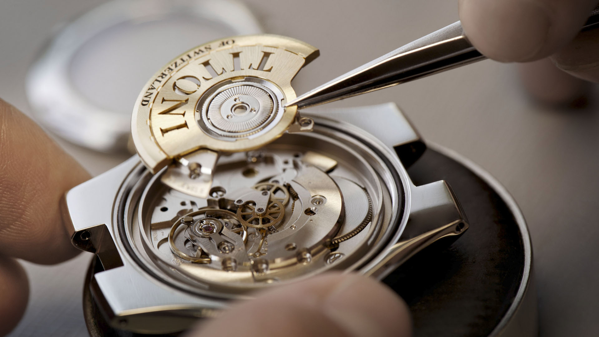 真力时售后电话（真力时表扣松动）